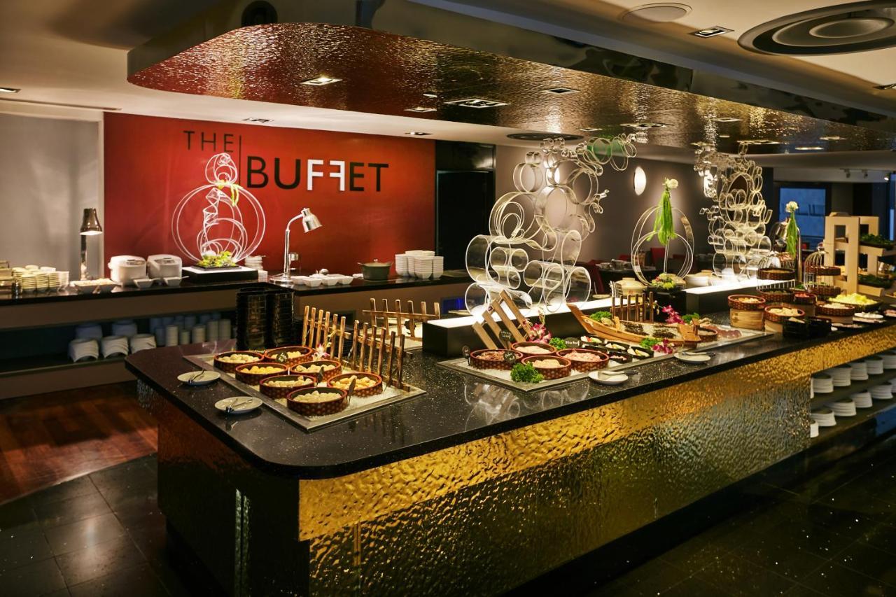 M Hotel Singapore City Centre Eksteriør bilde A buffet at a hotel