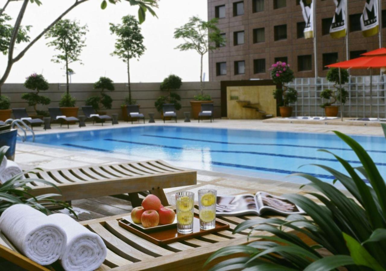 M Hotel Singapore City Centre Eksteriør bilde The pool at the hotel