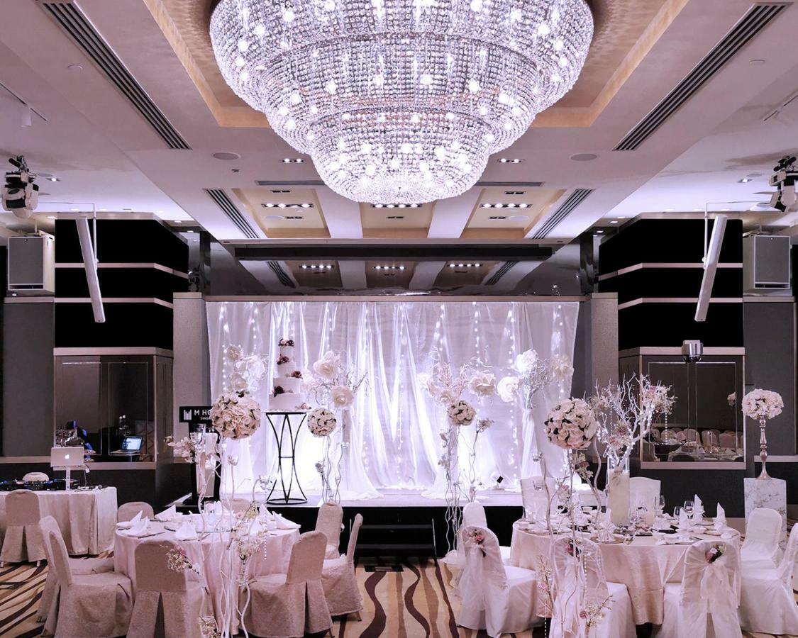 M Hotel Singapore City Centre Eksteriør bilde Wedding reception at the Mandarin Oriental, Tokyo